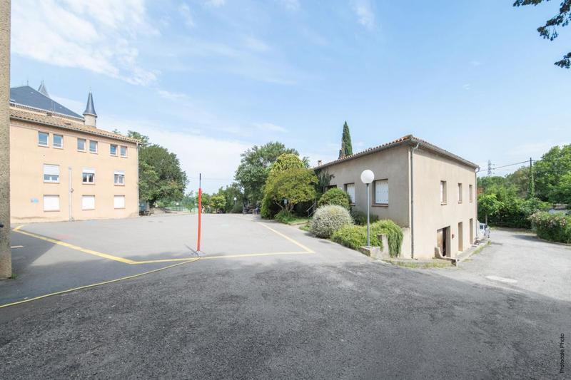 Maison - 3 706 m² - 13 pièces