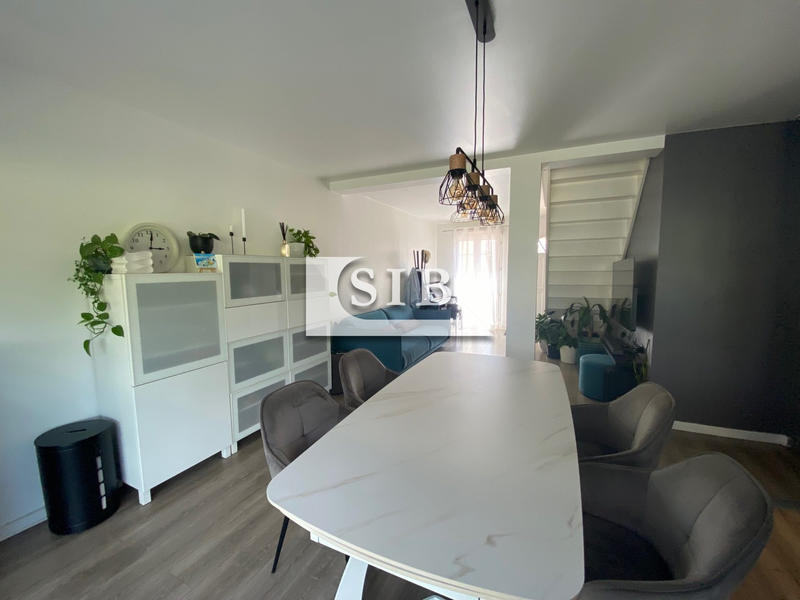 Maison - 98 m² - 6 pièces