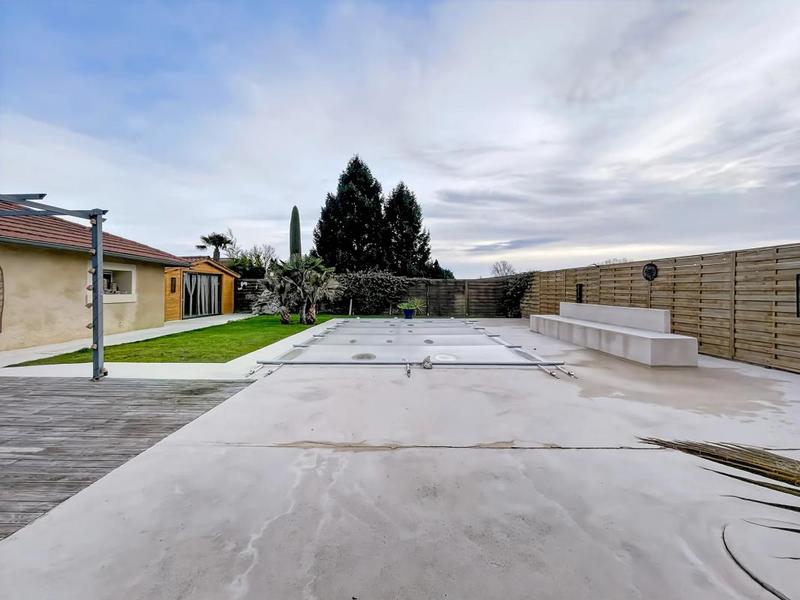 Maison - 330 m² - 9 pièces