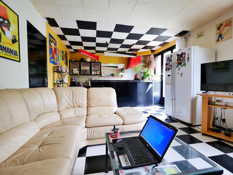 Maison - 238 m² - 9 pièces