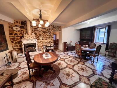 Maison de village - 208 m² - 9 pièces