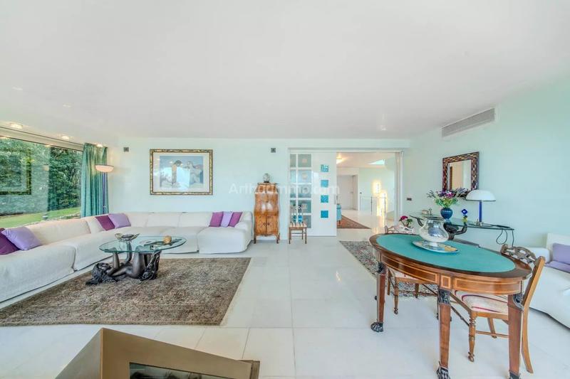 Maison - 379 m² - 8 pièces