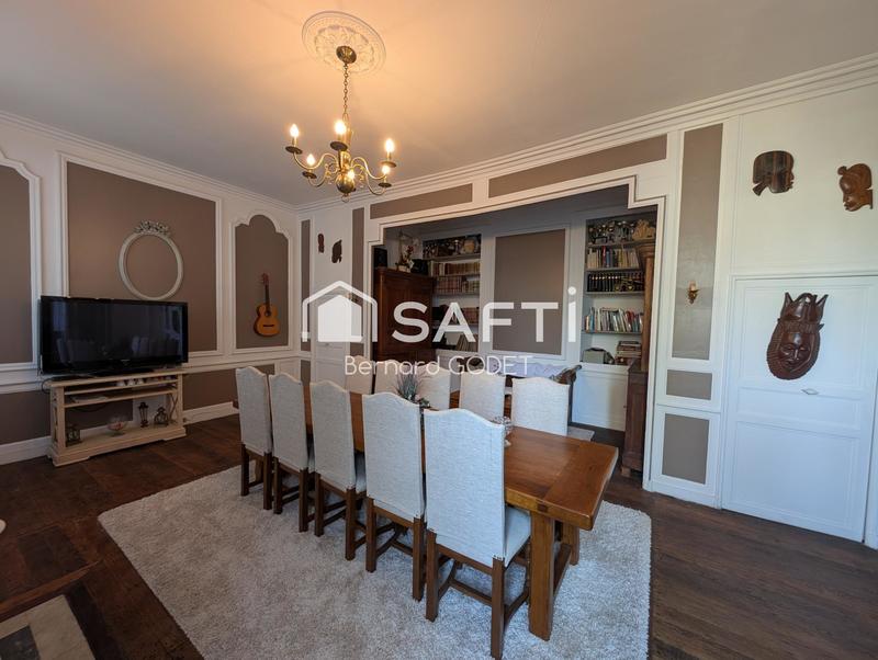 Maison - 374 m² - 14 pièces