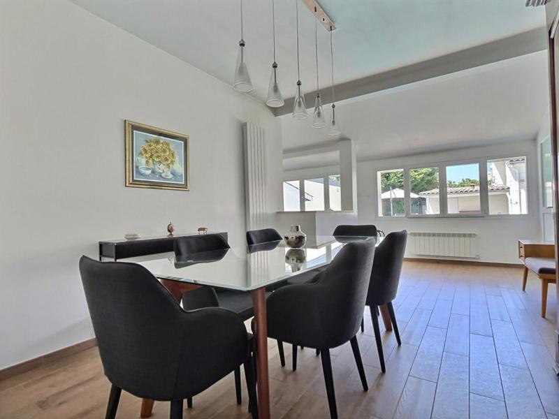 Maison - 240 m² - 10 pièces