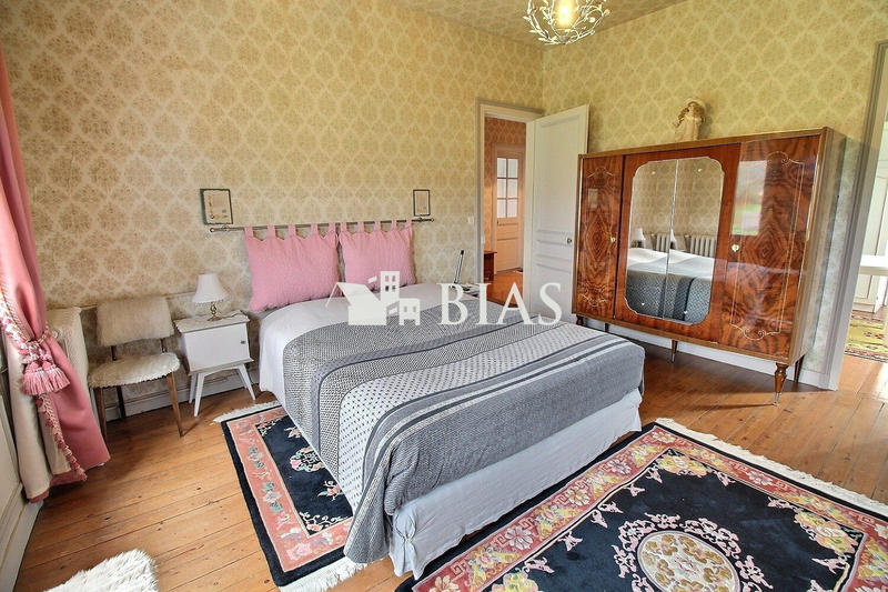 Maison - 300 m² - 12 pièces