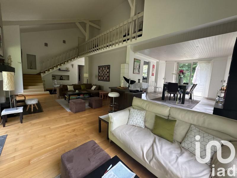 Maison - 245 m² - 9 pièces