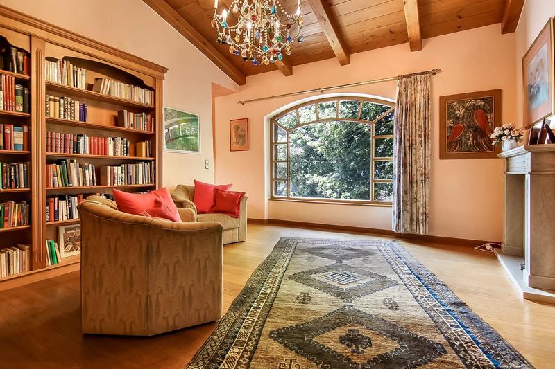 Maison - 260 m² - 11 pièces