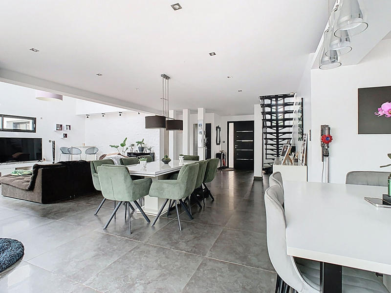 Maison - 174 m² - 7 pièces