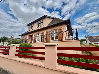 Maison - 196 m² - 9 pièces