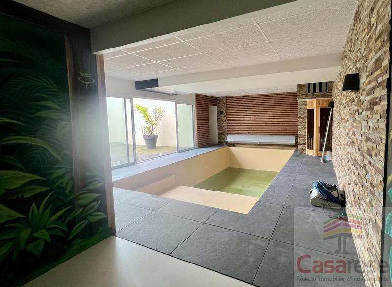 Maison - 220 m² - 7 pièces