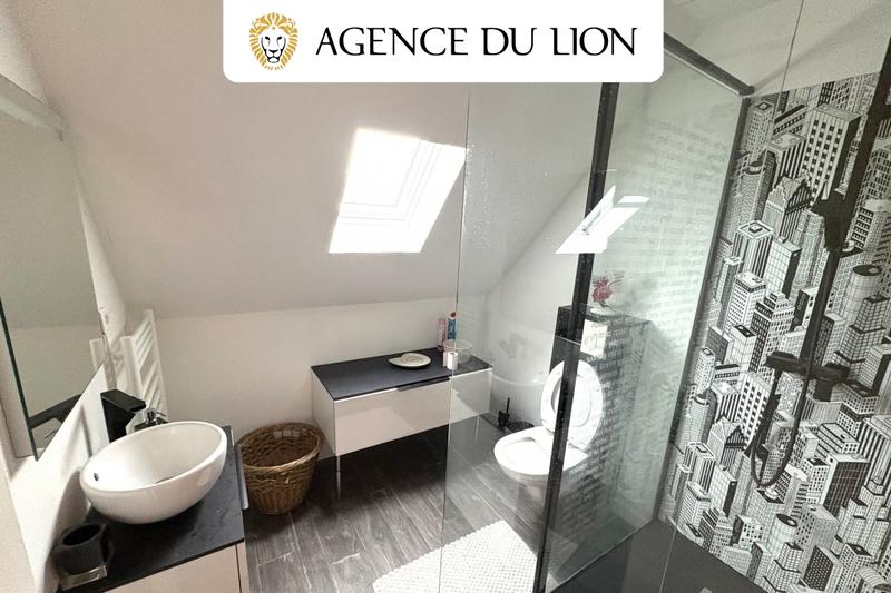 Maison - 201 m² - 9 pièces