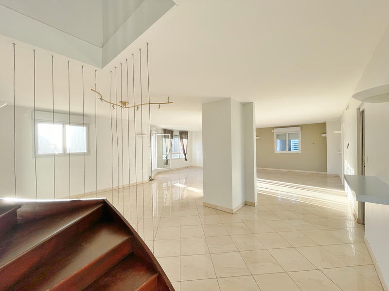 Appartement - 185 m² - 5 pièces