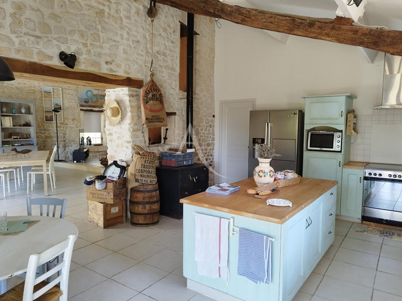 Maison - 247 m² - 5 pièces