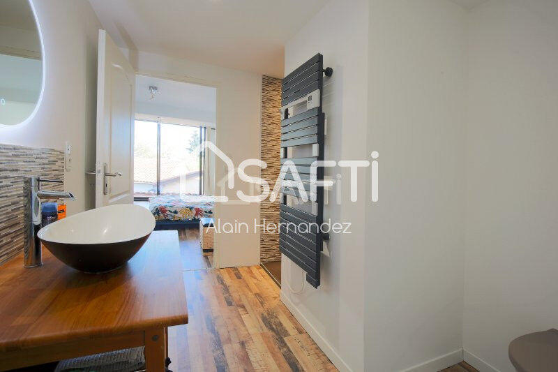 Maison - 250 m² - 5 pièces