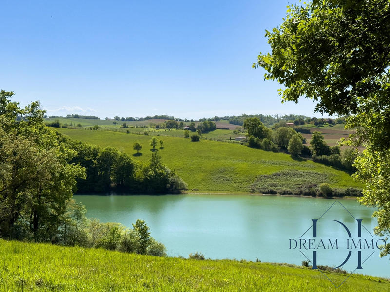 Maison - 280 m² - 8 pièces