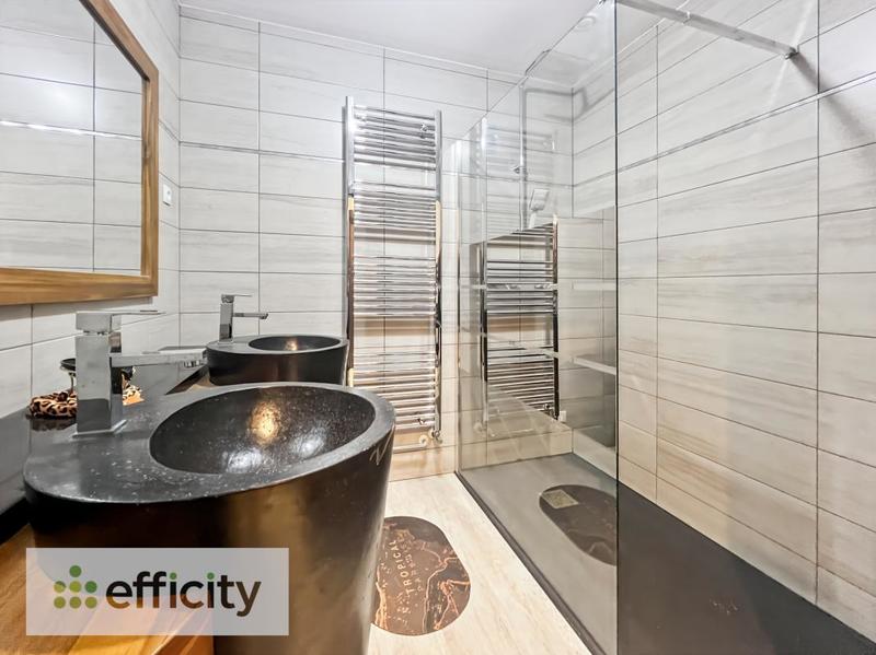 Maison en pierre - 380 m² - 8 pièces