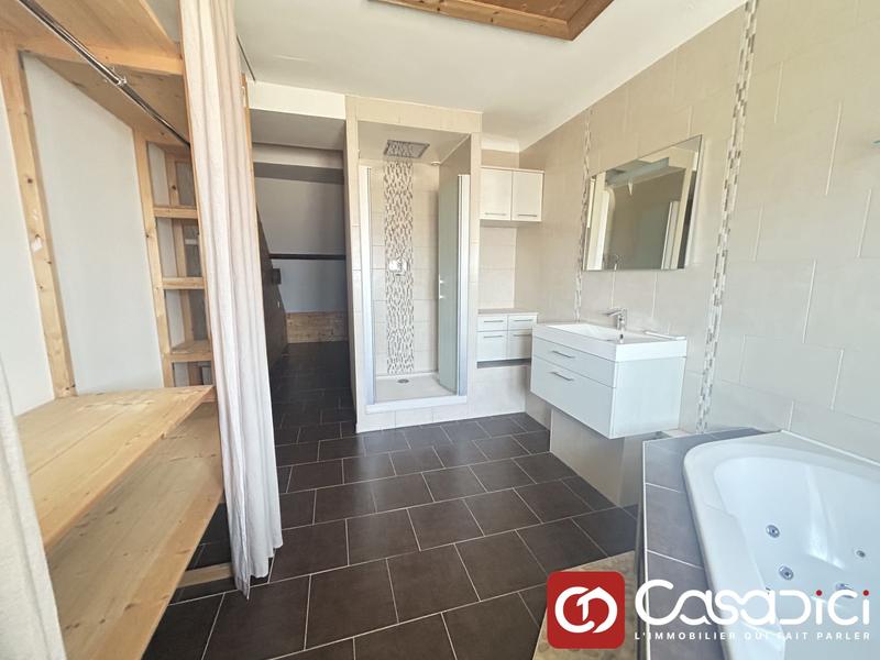 Maison - 92 m² - 5 pièces