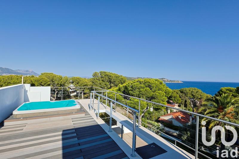 Maison - 227 m² - 7 pièces