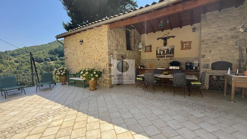 Maison - 218 m² - 7 pièces