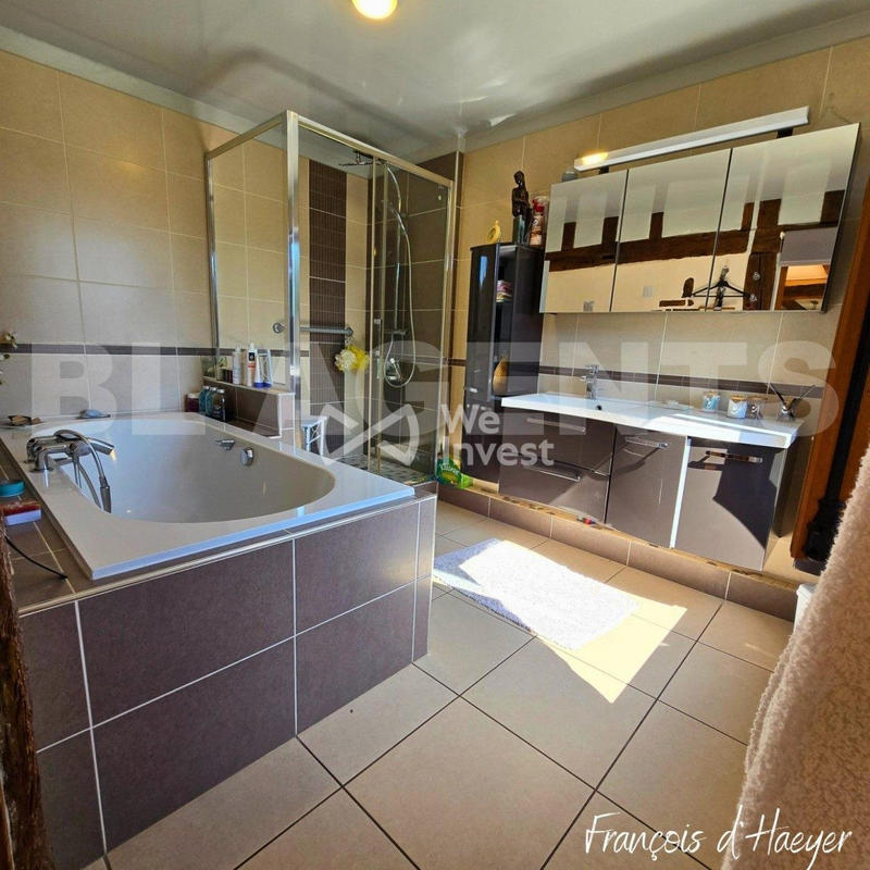 Maison - 205 m² - 8 pièces