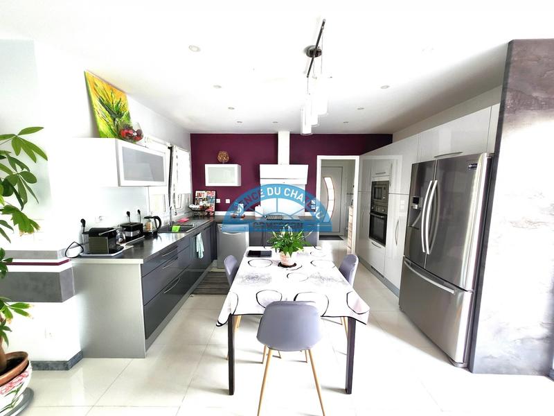 Maison - 240 m² - 9 pièces