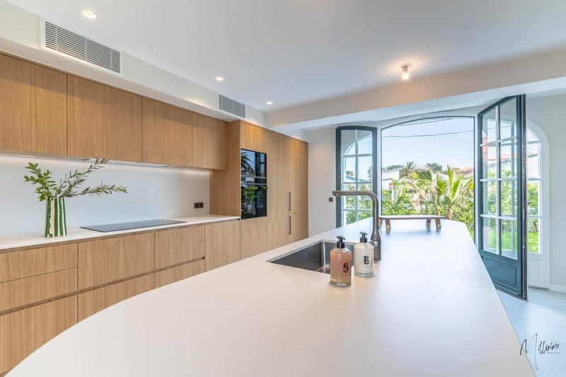 Maison - 290 m² - 8 pièces