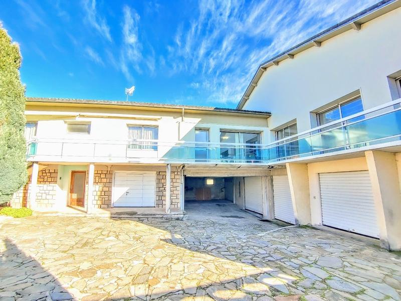 Maison - 570 m² - 8 pièces