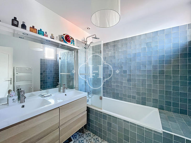 Maison - 191 m² - 8 pièces