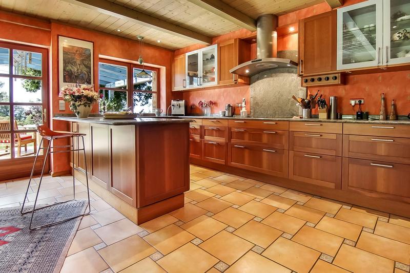 Maison - 260 m² - 11 pièces