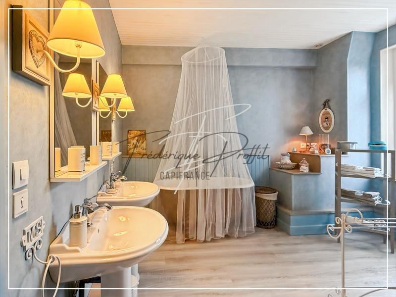 Demeure - 368 m² - 11 pièces