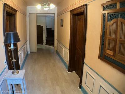 Maison - 247 m² - 7 pièces