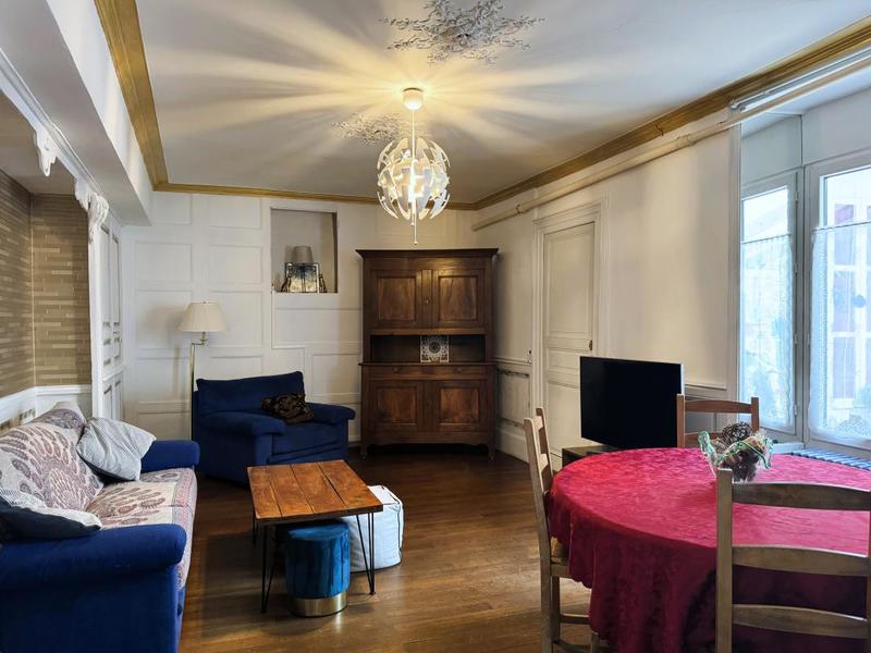 Maison - 280 m² - 10 pièces