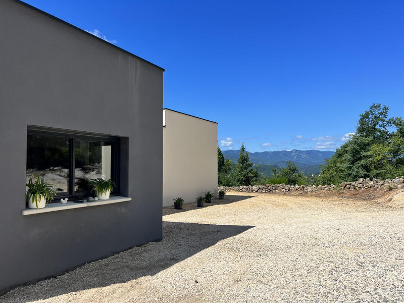 Maison - 225 m² - 6 pièces