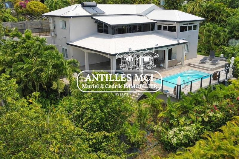 Maison - 180 m² - 7 pièces