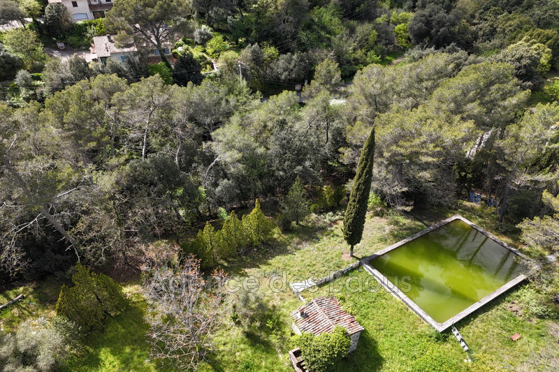 Propriété - 285 m² - 9 pièces