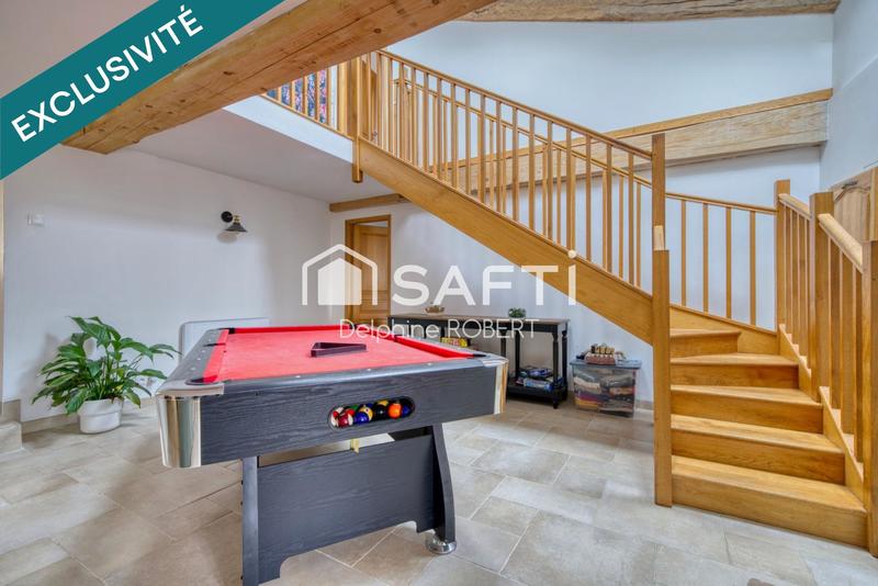 Maison - 212 m² - 8 pièces