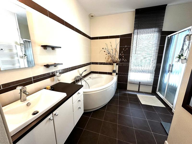 Maison - 319 m² - 15 pièces