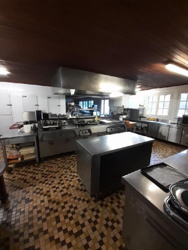 Maison - 1 000 m² - 13 pièces