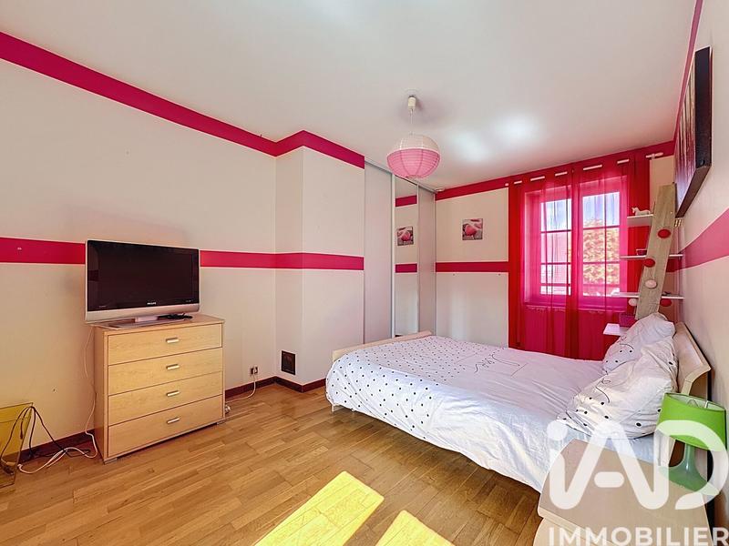 Maison - 246 m² - 9 pièces