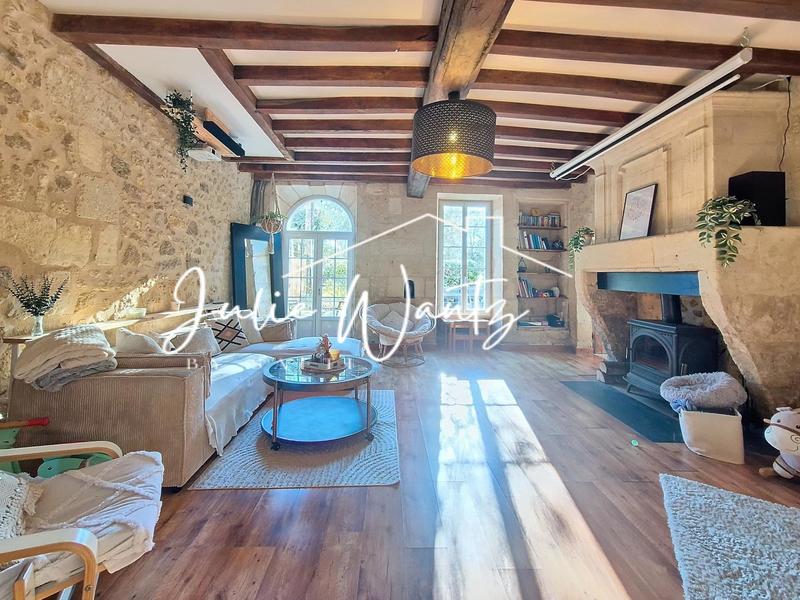 Maison - 201 m² - 7 pièces