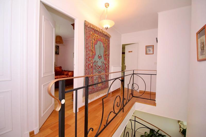 Maison - 183 m² - 6 pièces