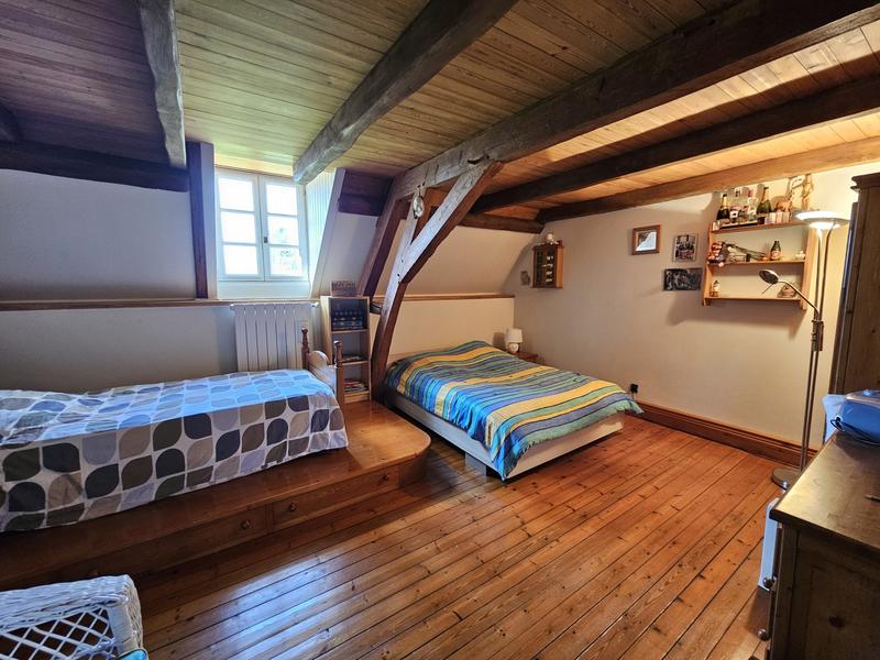 Maison - 240 m² - 6 pièces