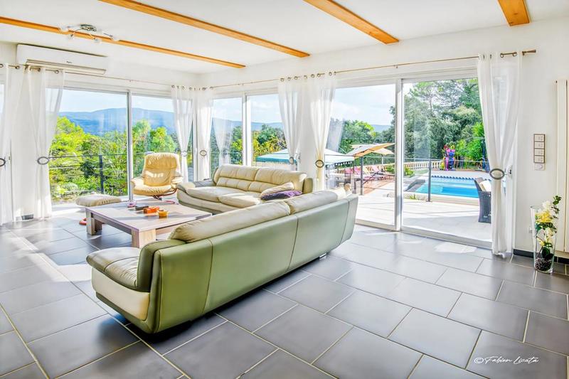 Maison - 300 m² - 8 pièces