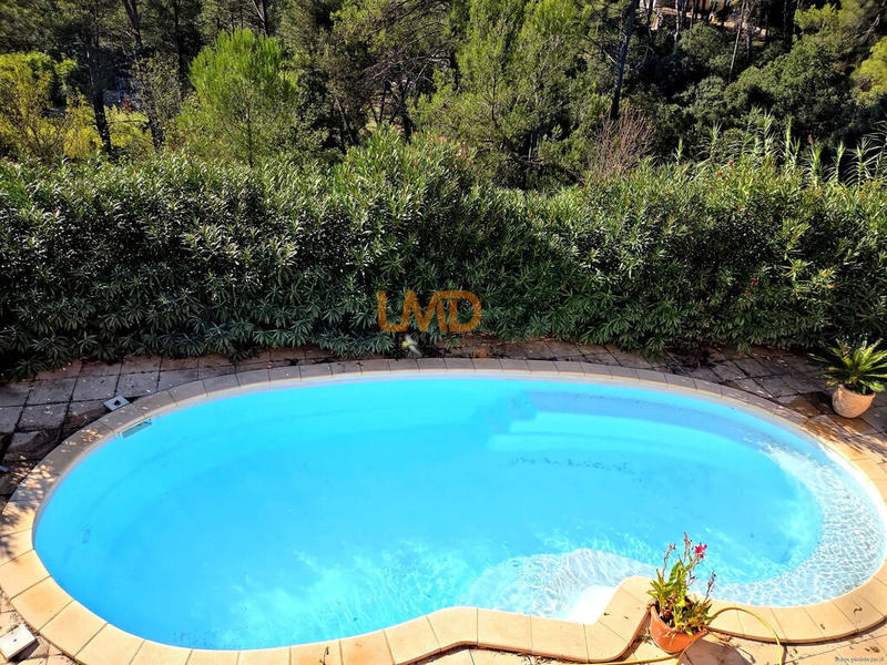 Propriété - 181 m² - 7 pièces