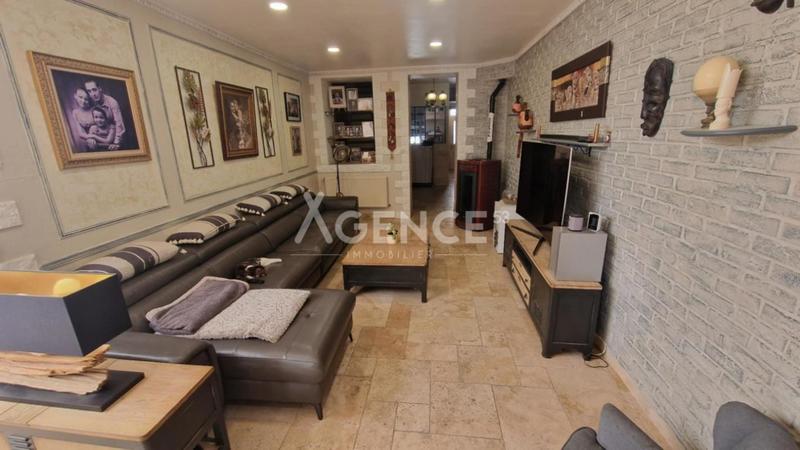 Maison - 212 m² - 8 pièces