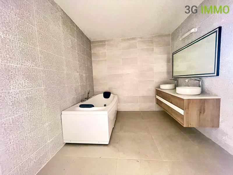 Maison - 101 m² - 8 pièces