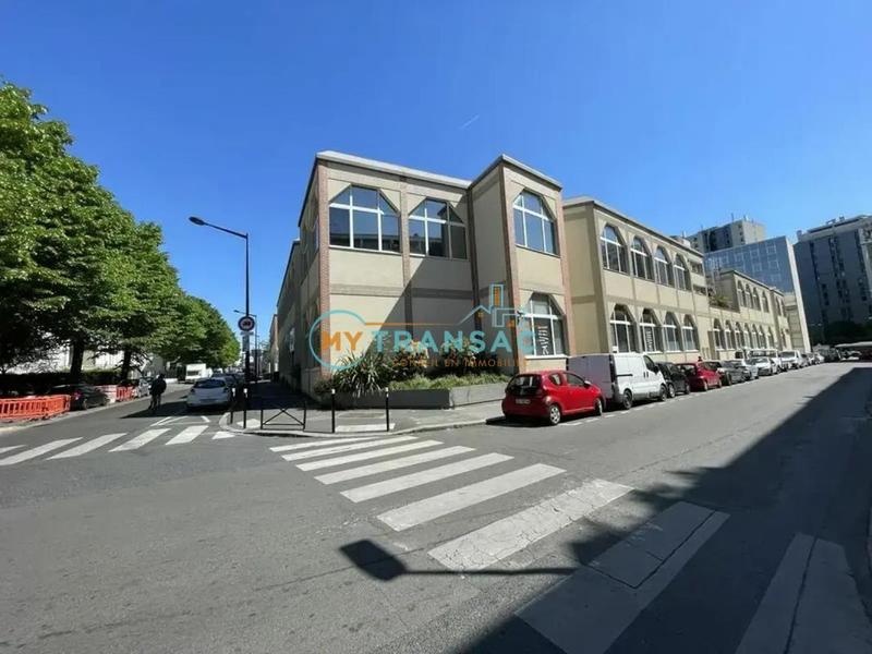 Local d'activité / Entrepôt - 854 m²