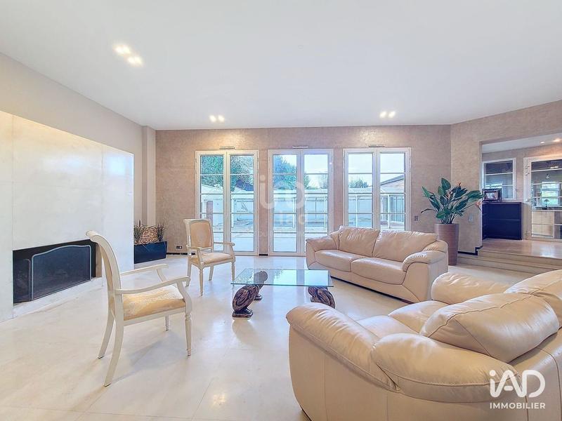 Maison - 600 m² - 14 pièces