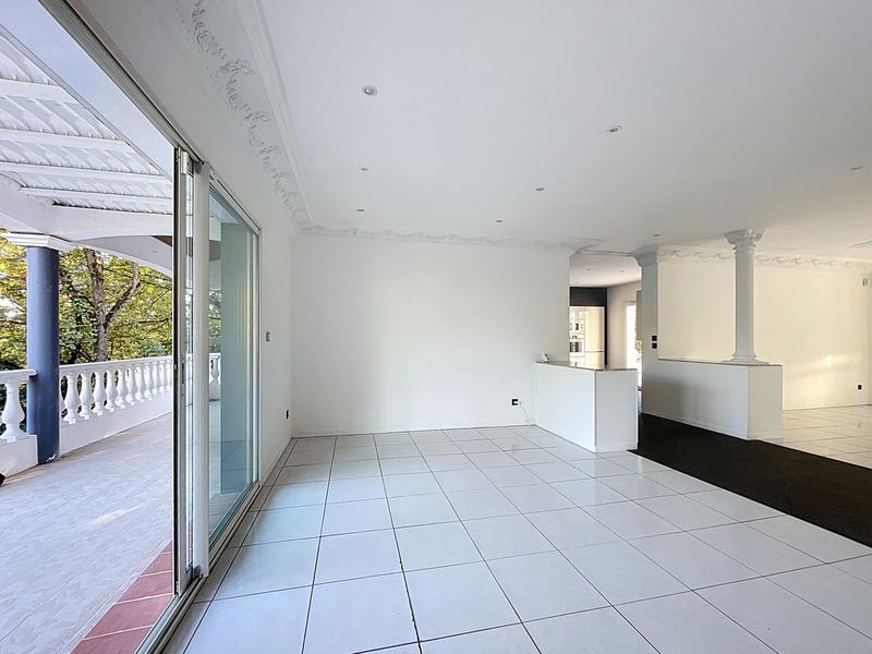 Maison - 200 m² - 6 pièces