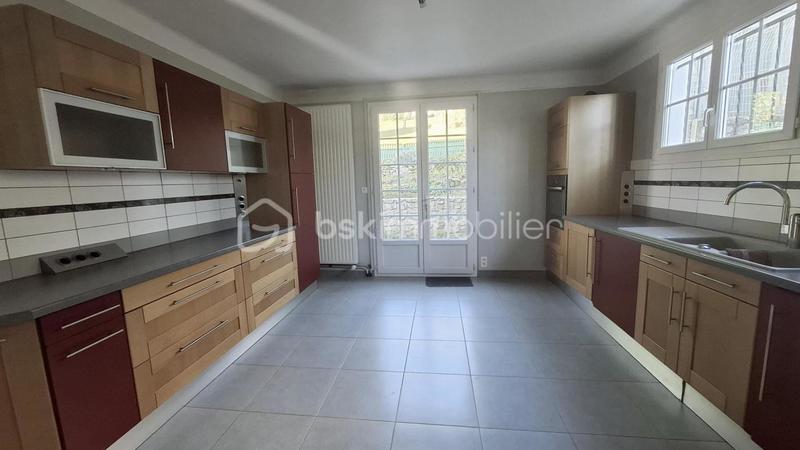 Maison - 192 m² - 9 pièces